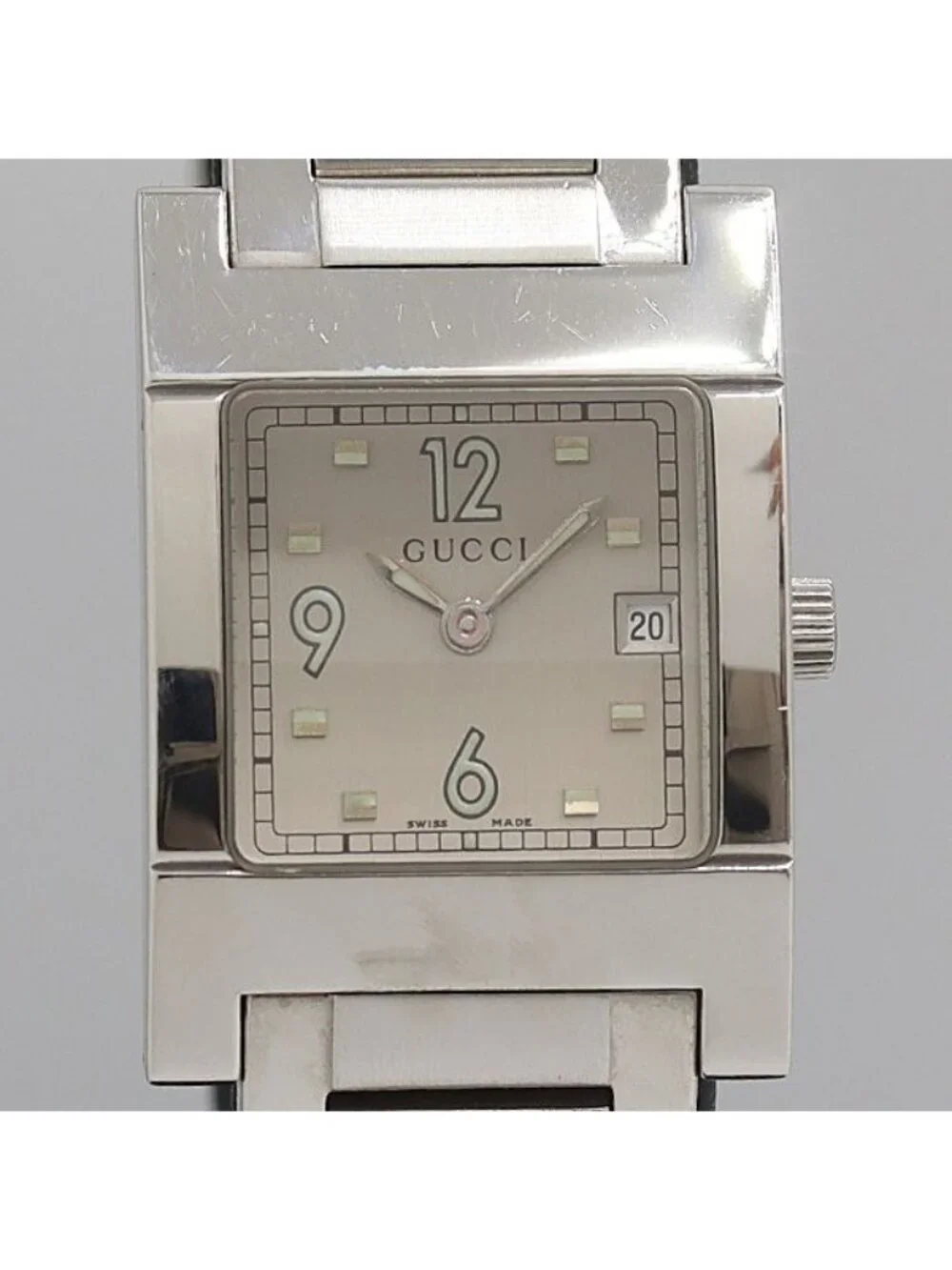 Gucci L Quartz Silver Dial Date Square Watch